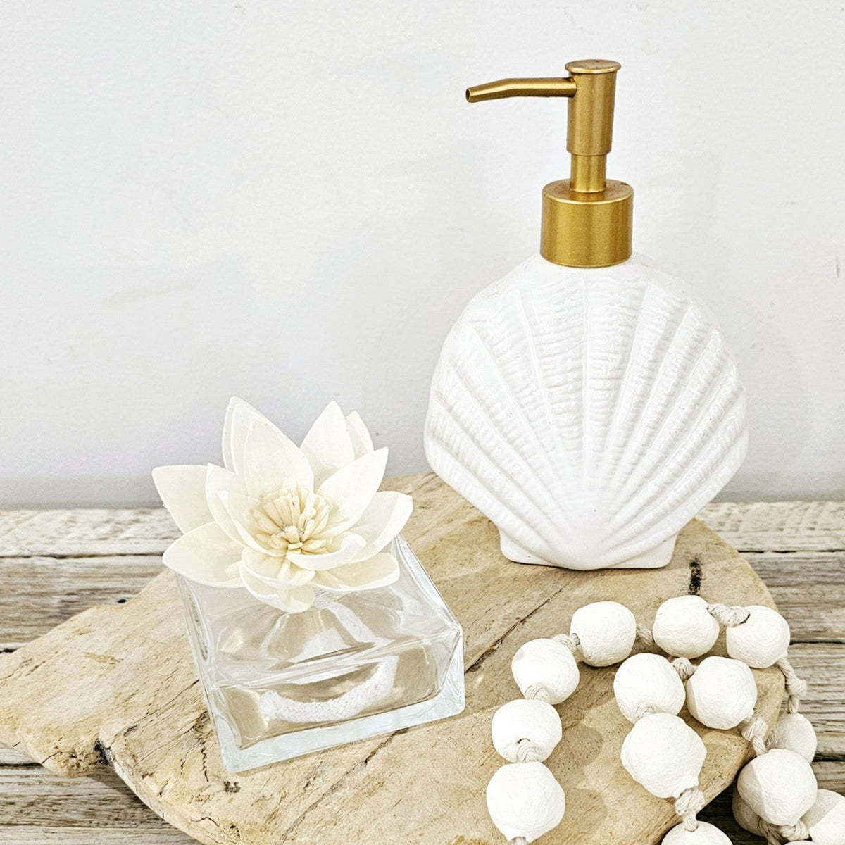 Luxe Sola Flower Botanical Diffuser | Water Lily Reed