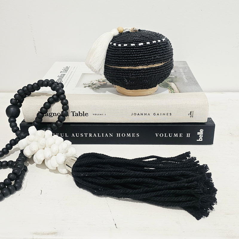 Summer Hanging Shell Tassel | Necklace | Black